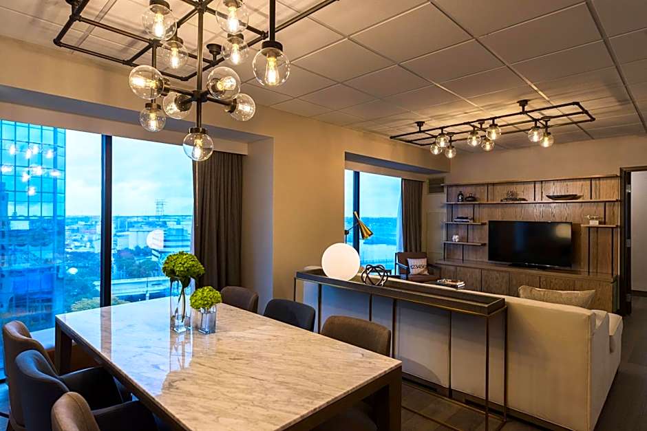 Renaissance by Marriott Toledo Downtown Hotel
