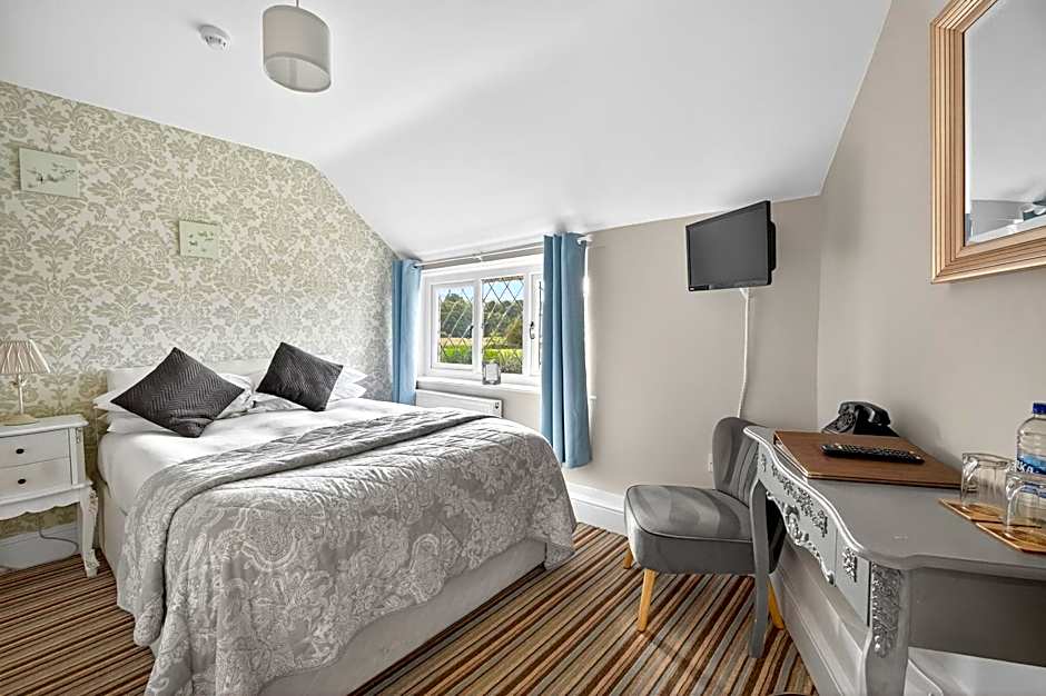 Greyhound Country Inn