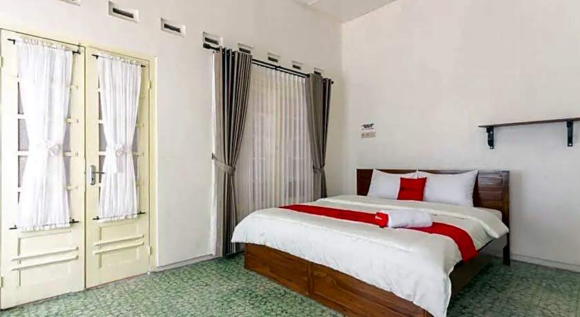 RedDoorz Syariah near Titik Nol Yogyakarta