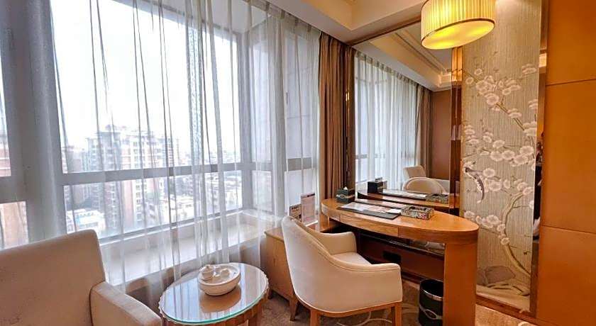 Menshine Gloria Plaza Hotel