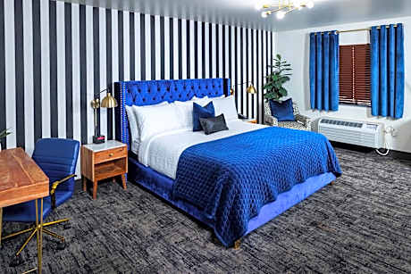 Deluxe Suite with Spa Bath