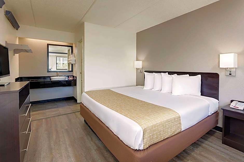 Travelodge by Wyndham College Park