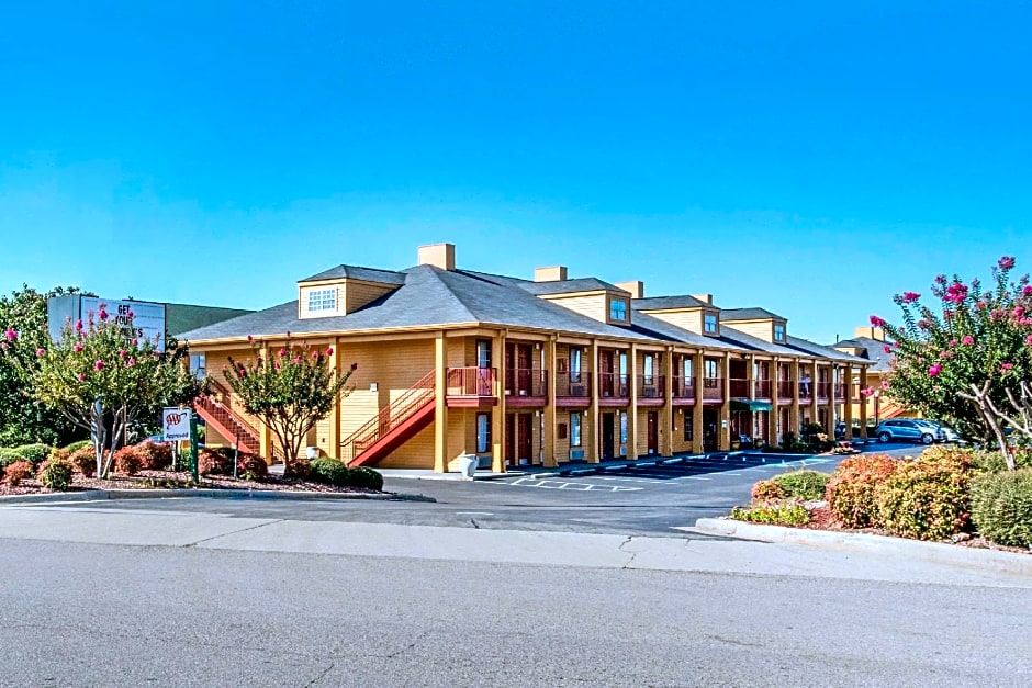 Quality Inn Bessemer I-20 exit 108