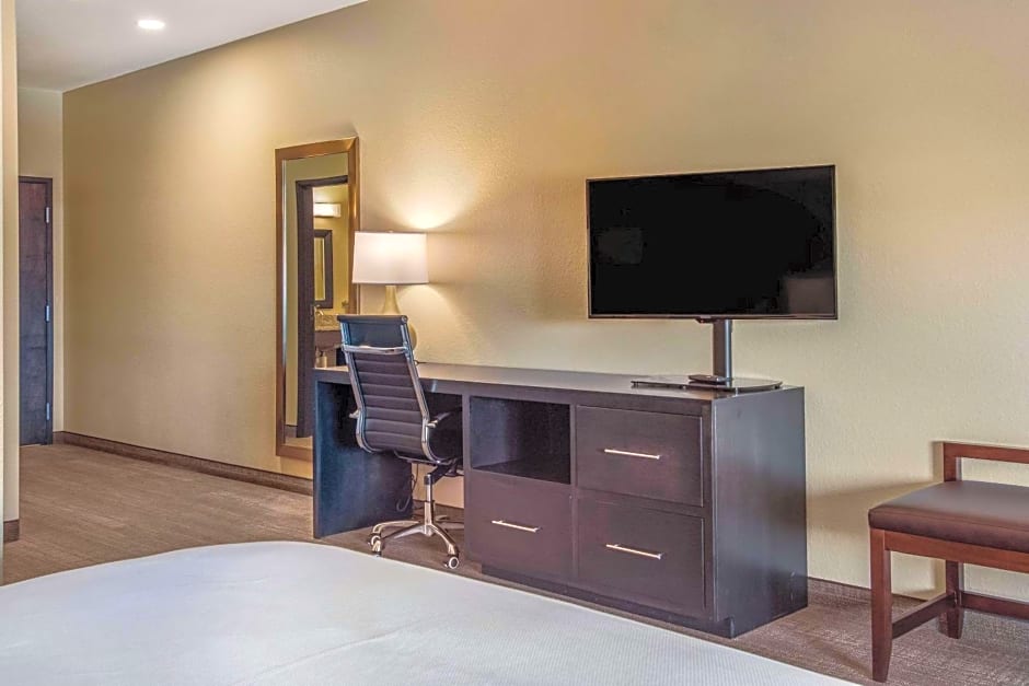 Comfort Suites Brunswick - Clevelend Southwest