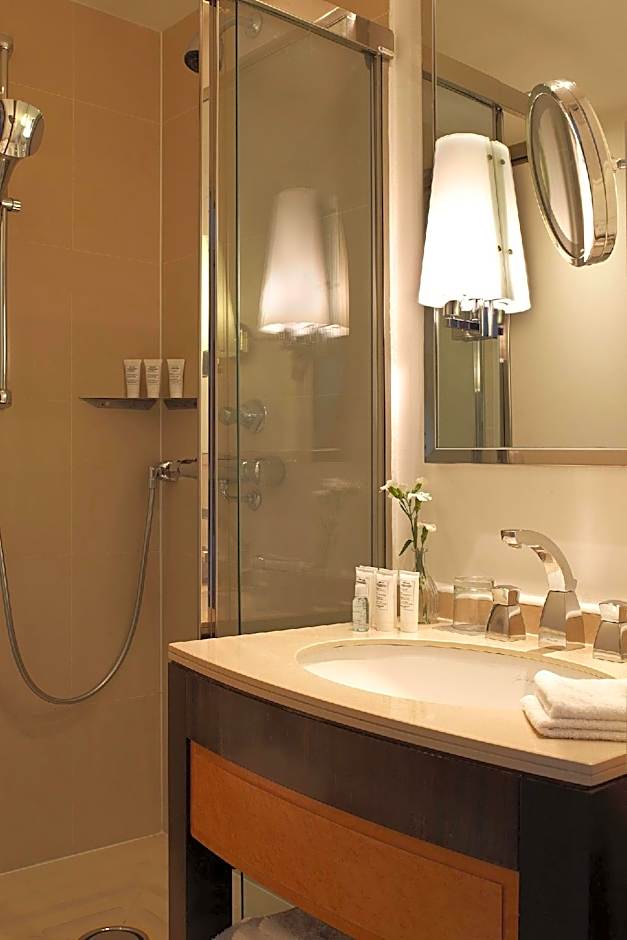 Renaissance by Marriott Paris Vendome Hotel