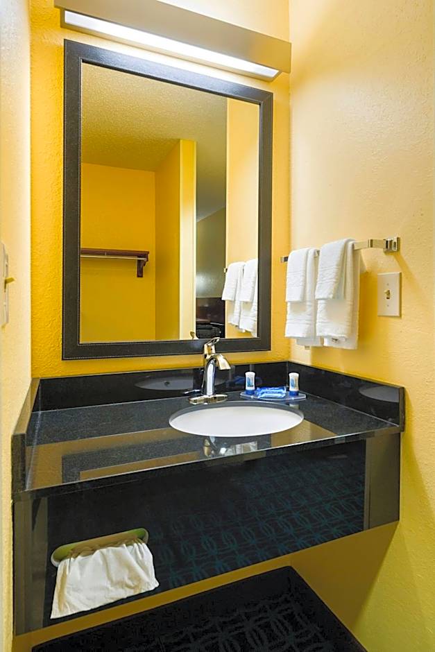 Fairfield Inn & Suites by Marriott Allentown Bethlehem/Lehigh Valley Airport