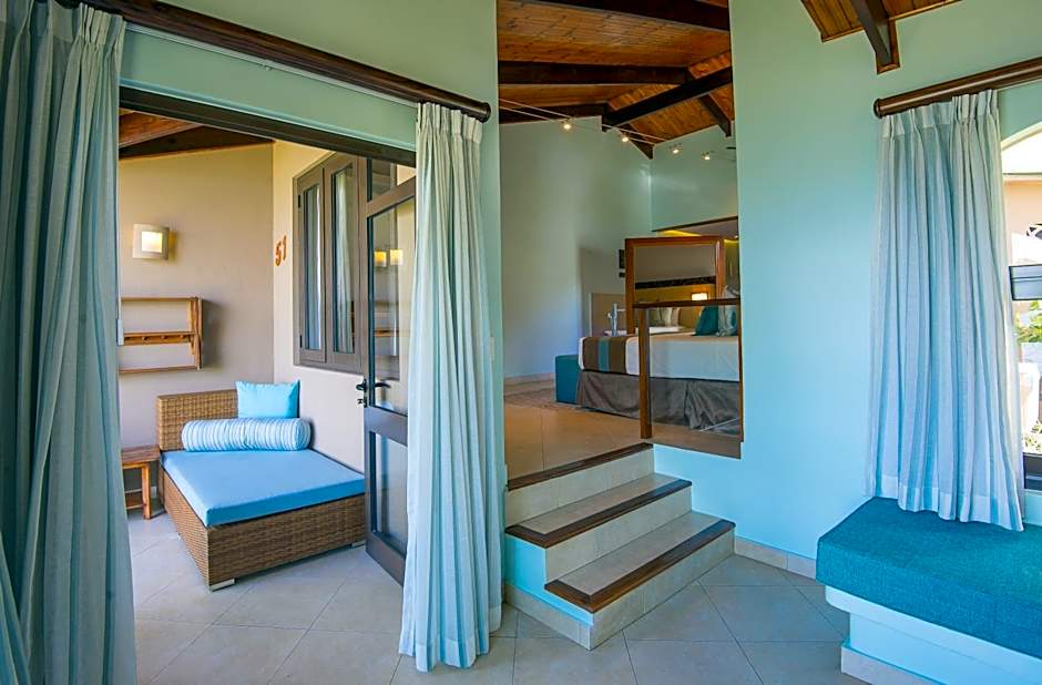 Coco de Mer and Black Parrot Suites