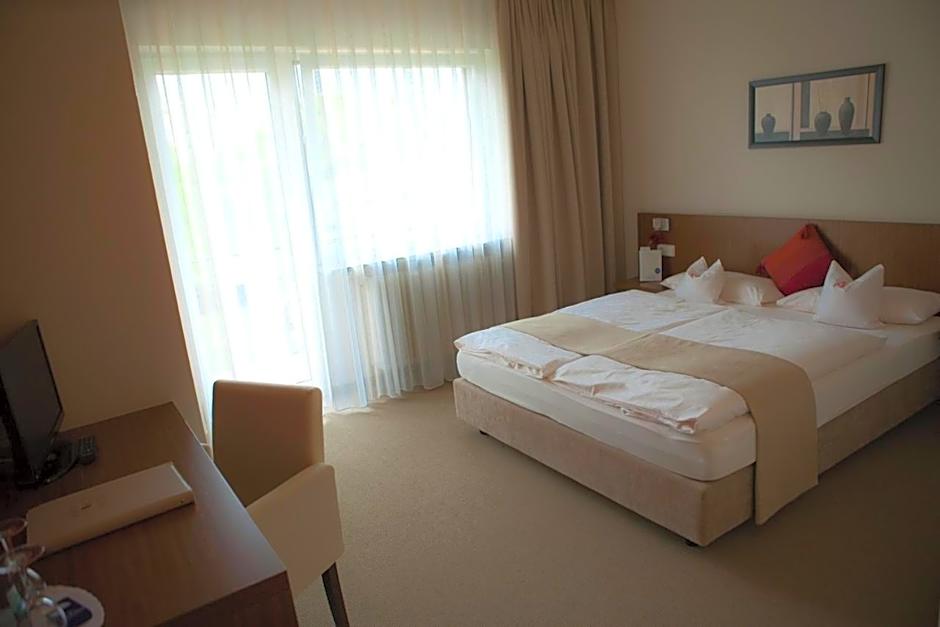Photo 1 of 3 of Double Room