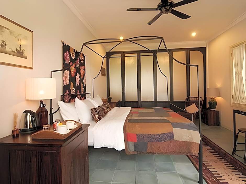 Brown Feather Hotel