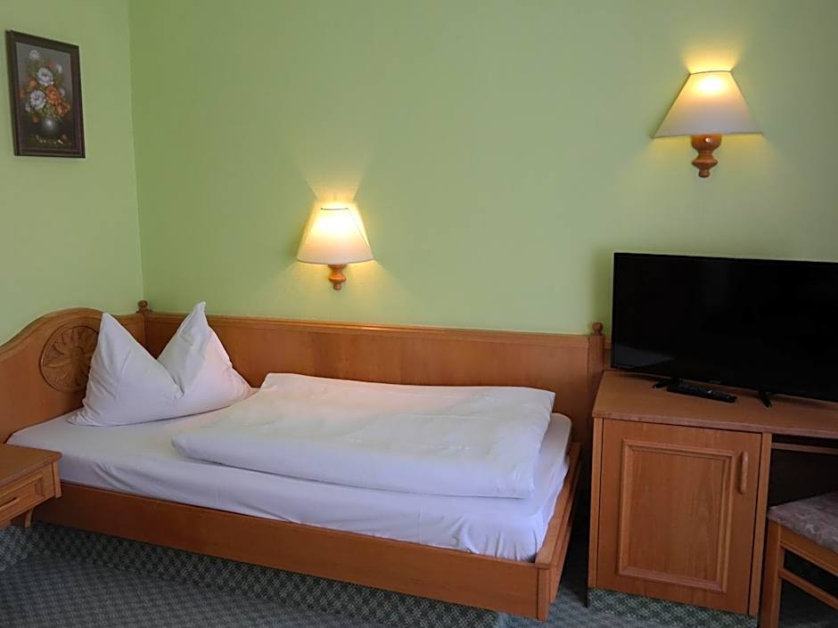 Photo 1 of 5 of Single Room