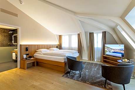 Deluxe Double King Size Room with Air Conditioning