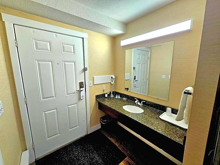 Rodeway Inn & Suites