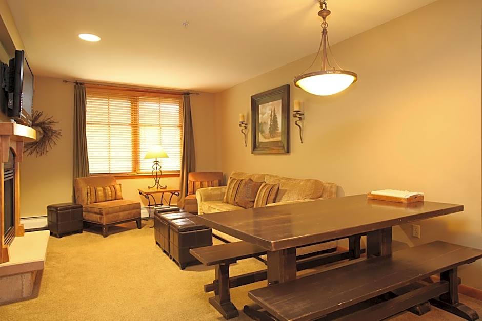 Zephyr Mountain Lodge
