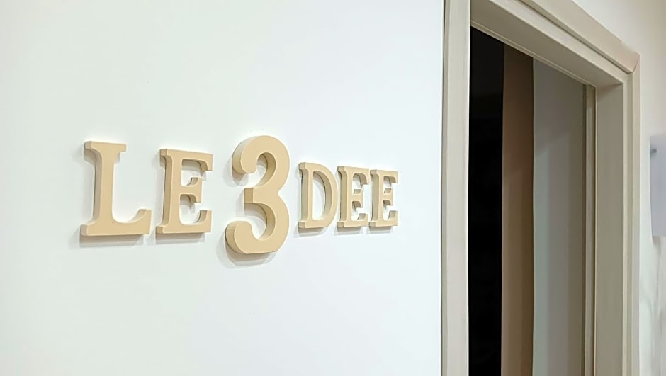 Le 3 Dee