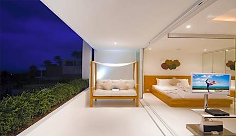 One-Bedroom Apartment with Ocean View