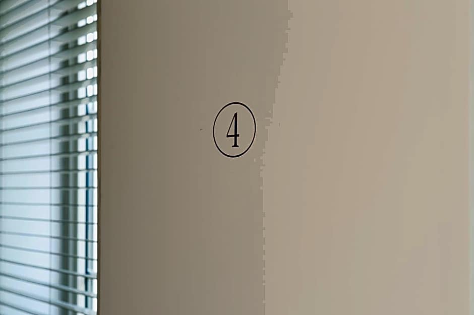 Hotel Au Nom De Dieu