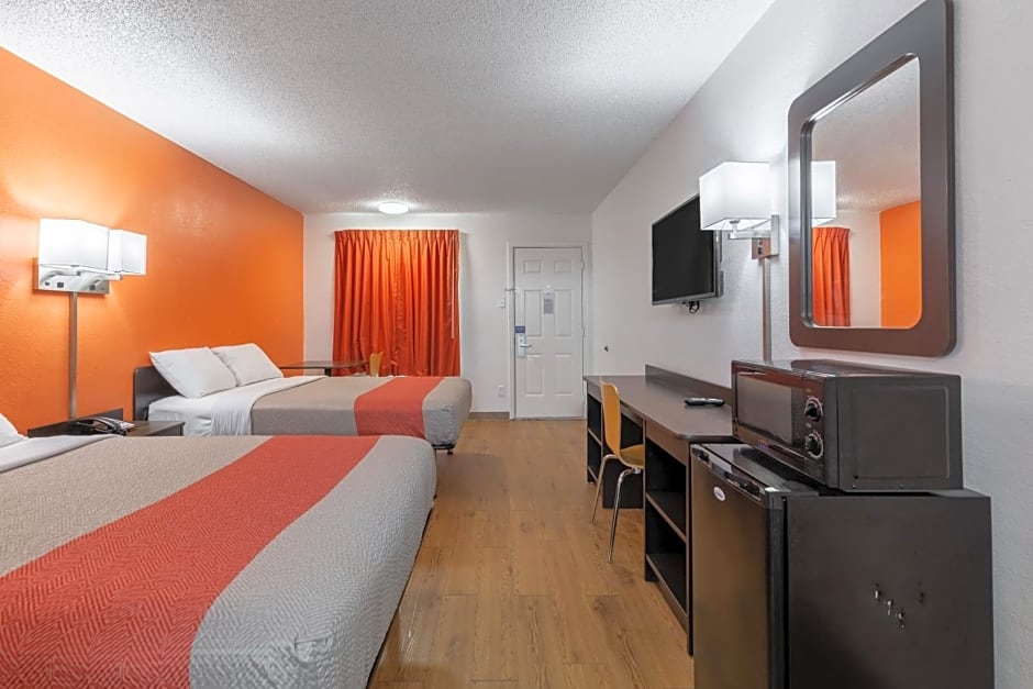 Motel 6-Bryan, TX - University Area