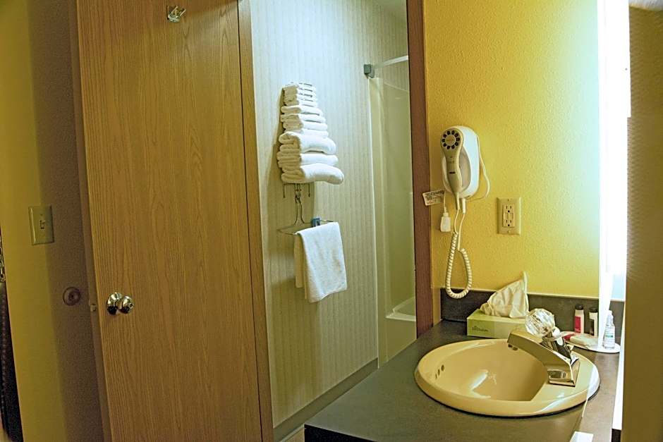 Days Inn by Wyndham Marquette