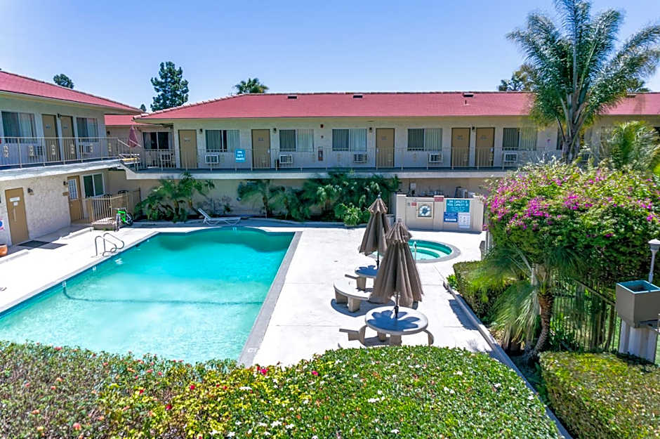 California Suites Hotel