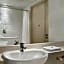 Ramada Hotel & Suites by Wyndham Coventry