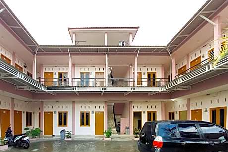 RedDoorz Syariah near JBC Jambi