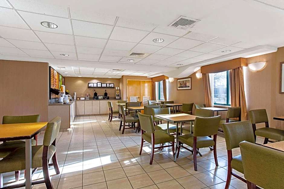 La Quinta Inn & Suites by Wyndham Boston Somerville