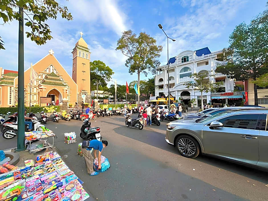 Joi Boutique Bãi Trước