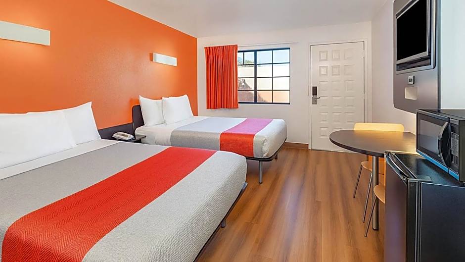 Motel 6-Carlsbad, CA Beach