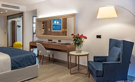 Aqua Marine Suite Waterfront with Outdoor Whirlpool and Gym