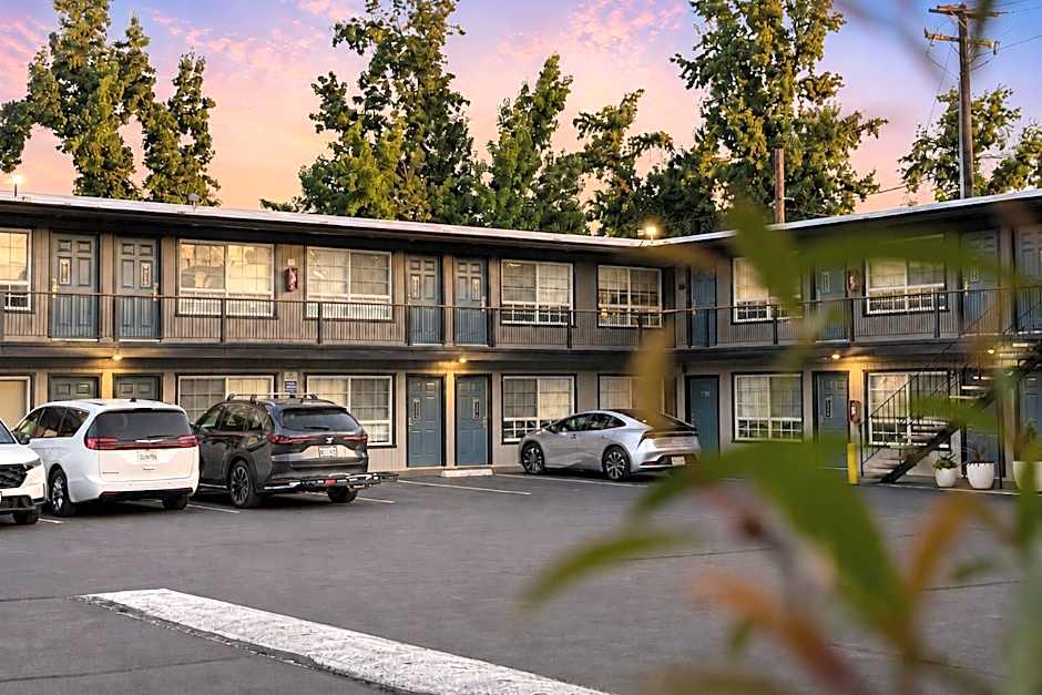 Thunderbird Lodge