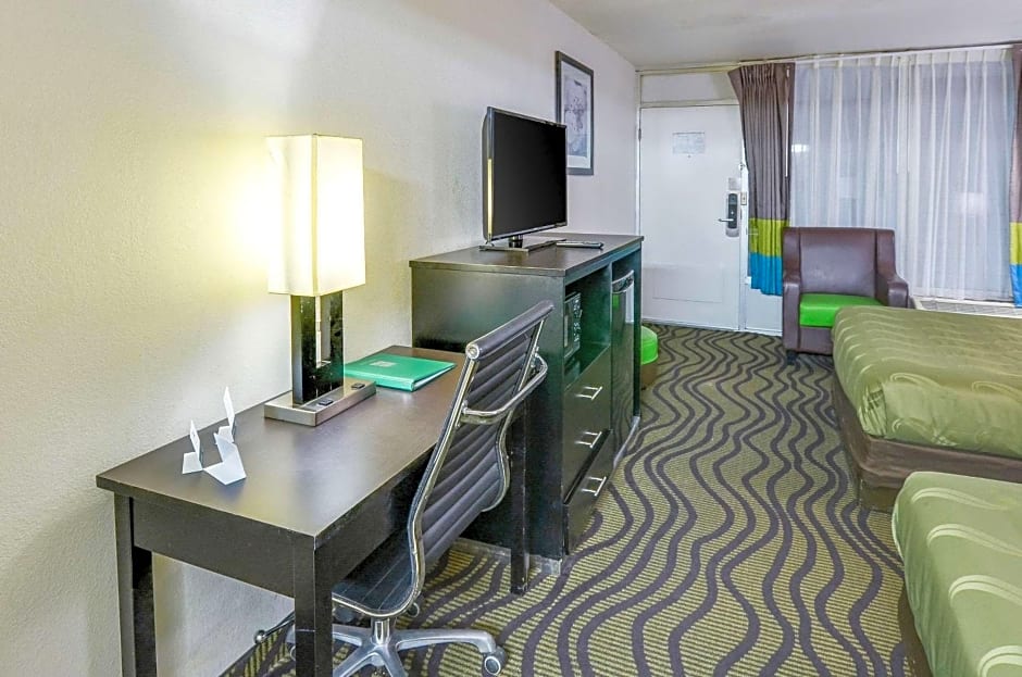 Quality Inn & Suites Hardeeville - Savannah North - Renovated with Hot Breakfast Included