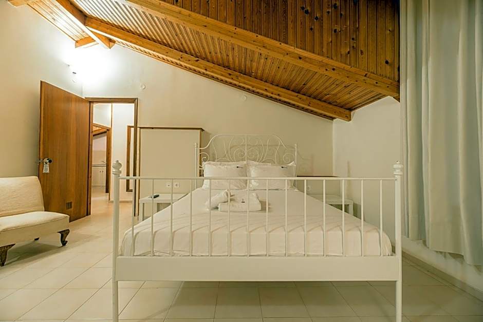 Denise Studios and Apartments