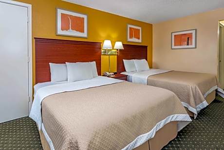 Deluxe Queen Room with Two Queen Beds -Disability Access - Non-Smoking