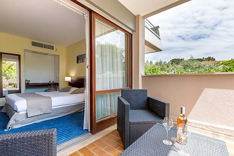 Hotel Brise de Mer - Piscine intérieure & extérieure