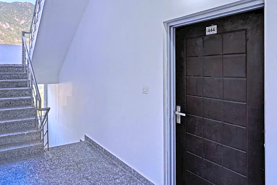 Goroomgo Komfy Stayz Dehradun