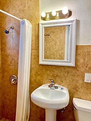 Queen Room - Non-Smoking