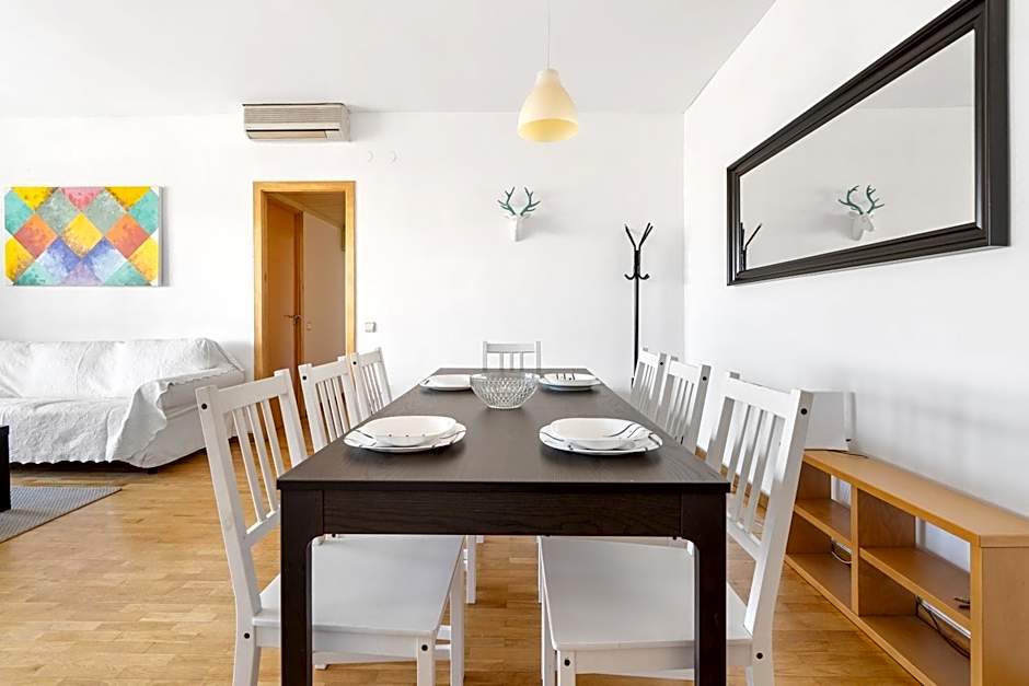 Stylish 4br City View Apt Near Sagrada Familia
