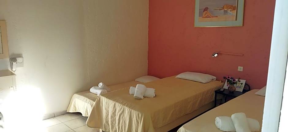 CLEO ROOM WITH YARD IN MALIA 250m FROM THE BEACH