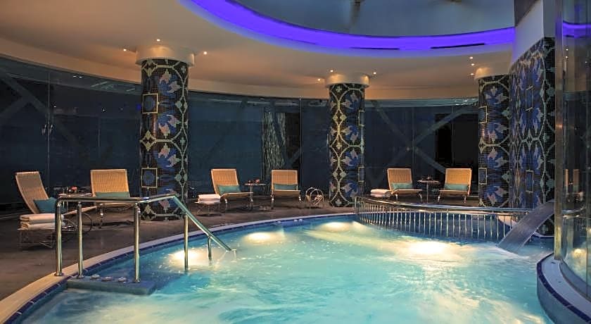 Renaissance by Marriott Izmir Hotel