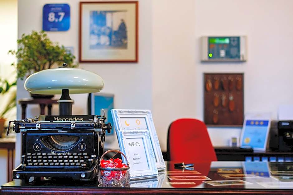 Janne Hotel with Self Check-in