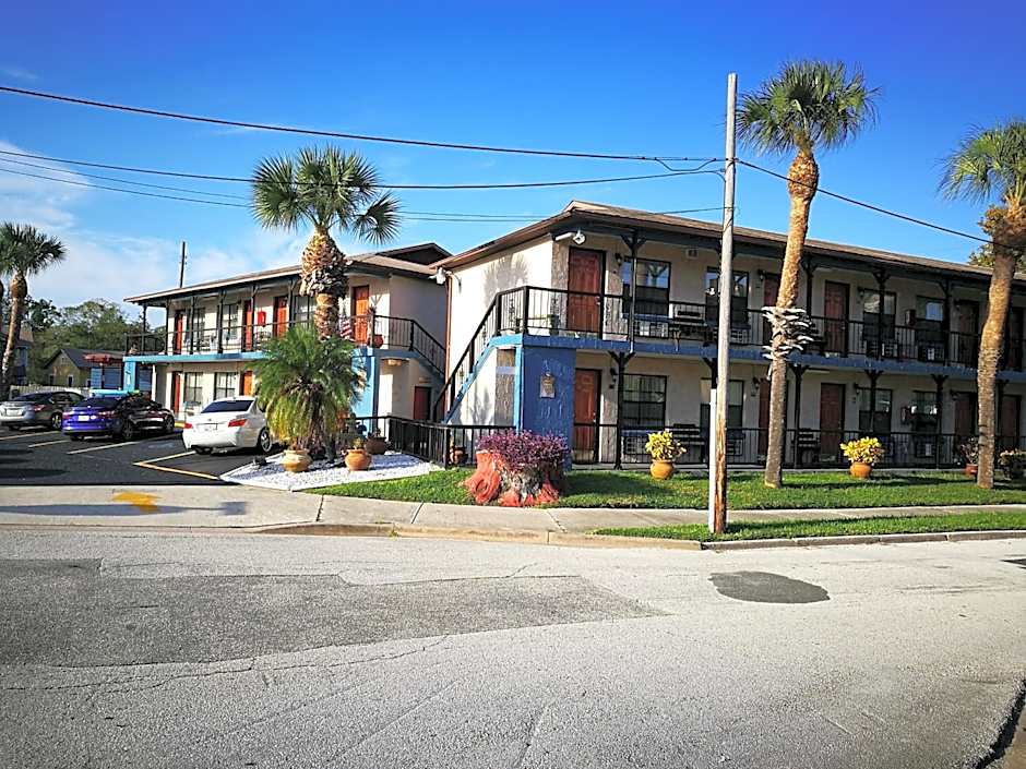Merida Inn & Suites