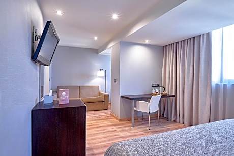 Deluxe Room with Hot Tub