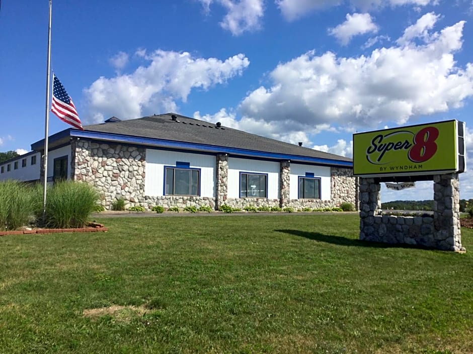 Super 8 by Wyndham Petoskey
