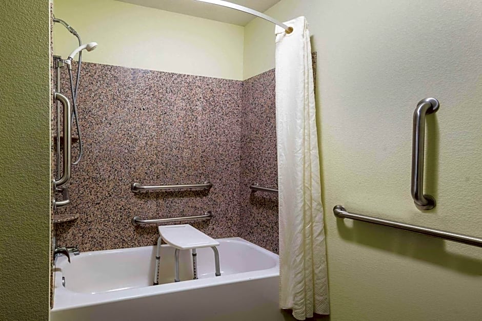 La Quinta Inn & Suites by Wyndham Las Vegas Airport South