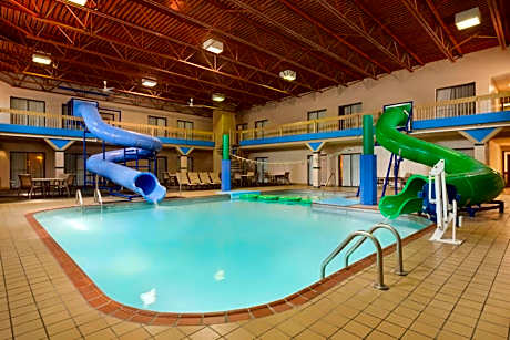 Ramada by Wyndham Fargo