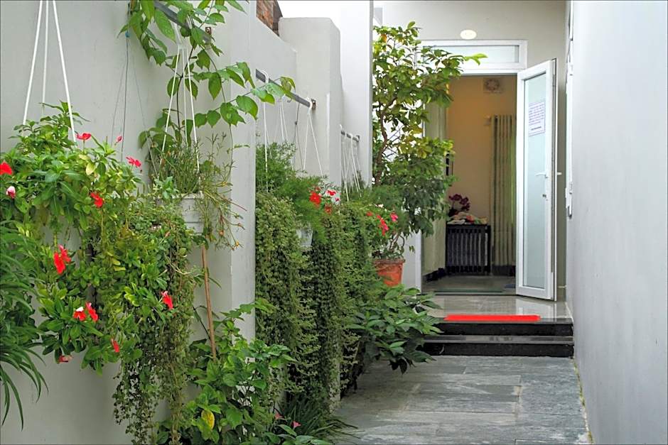 Flame Flowers Homestay