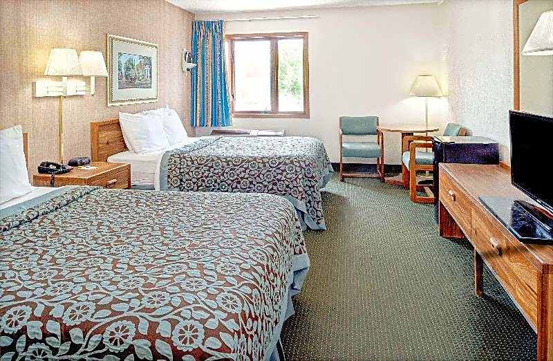 BridgePointe Inn & Suites