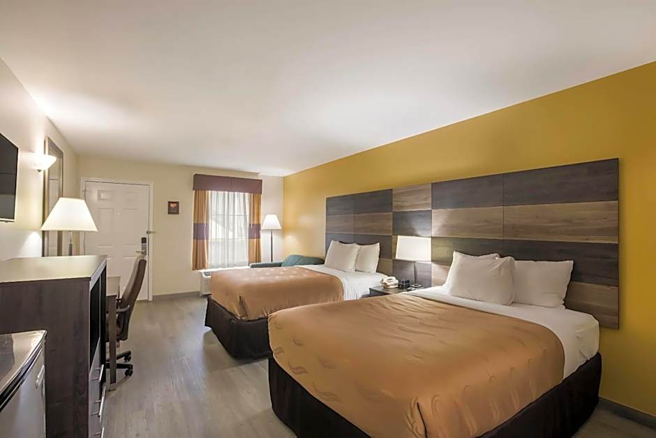 Quality Inn & Suites Greensboro near Lake Oconee