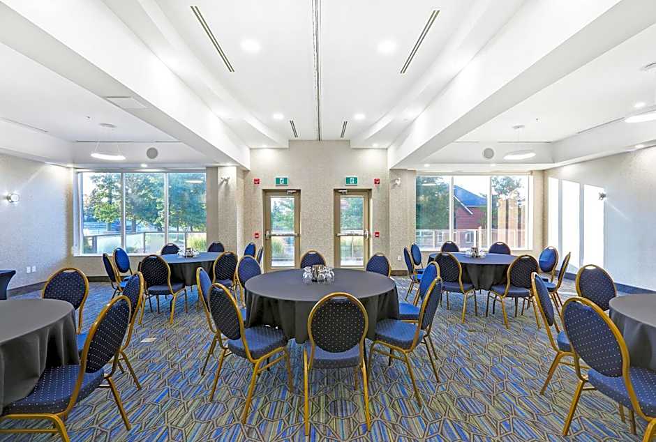 Holiday Inn Express Hotel & Suites - Woodstock By IHG