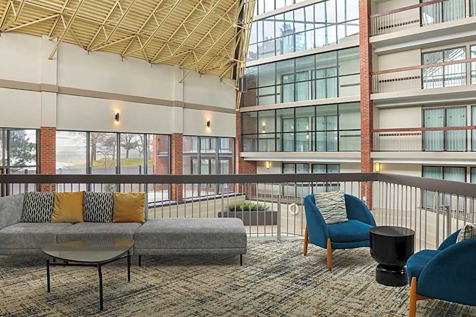 Holiday Inn Oakville Centre By IHG